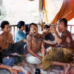 Ajarn Bunmee looksit Hlwong Por Phern makes sak yant as a Monk
