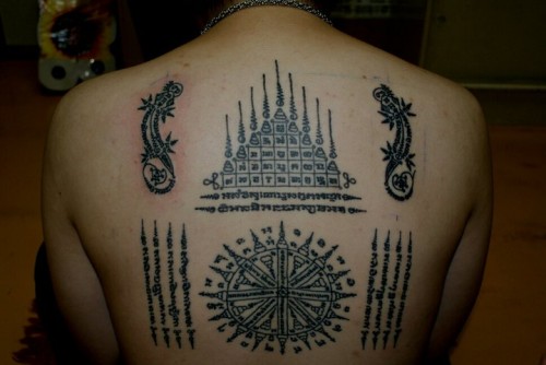 Yant See Bantat (four lines), Yant Gao Yord (Nine Peaks of Meru) Yant Jing Jok (Gecko Charms), and Yant Paed Daan (eight sided Yantra)